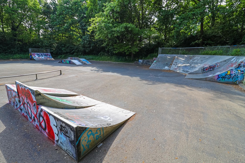Het skatepark in Huizen is dringend aan vervanging toe.