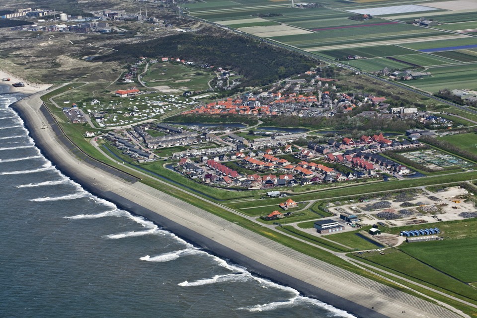 Vliegersmonument Petten bij Dijk te Kijk. Luchtfoto HDC Media/Hans van Weel