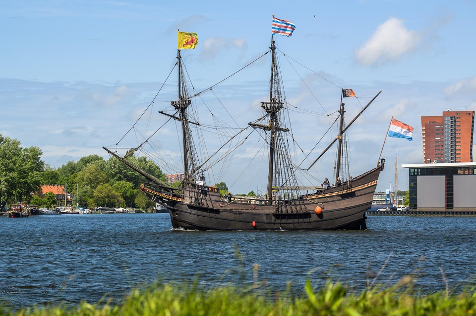 Een middeleeuws schip in de Zaanse wateren.