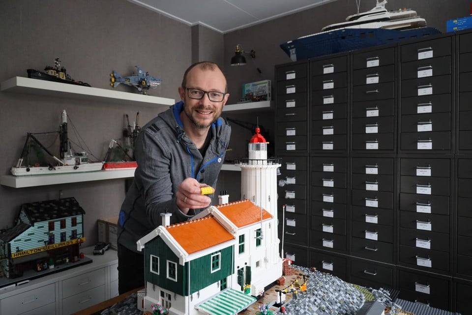Opmeerder Arjan Oude Kotte bouwt schaalmodellen van Lego. maar professioneel | Noordhollandsdagblad