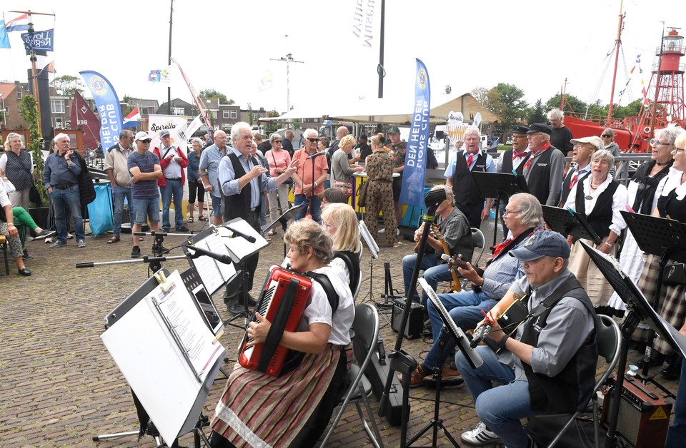 Muziek en drukte op Willemsoord tijdens het Wooden Boat Festival vorig jaar.