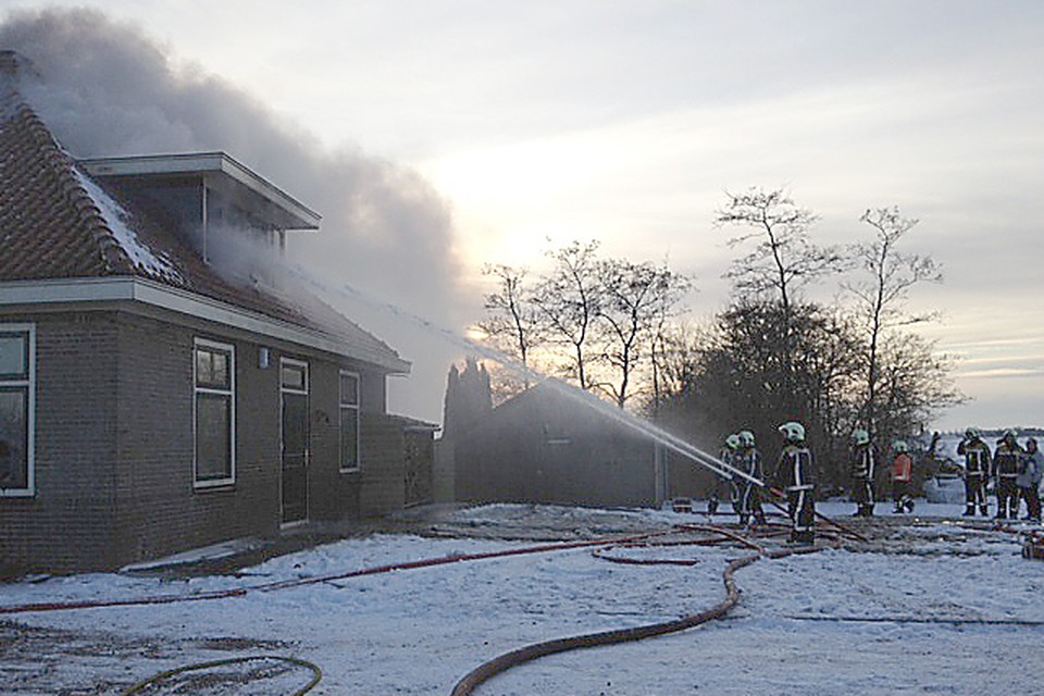 Woonhuis in brand in Kolhorn. Foto DNP.nu