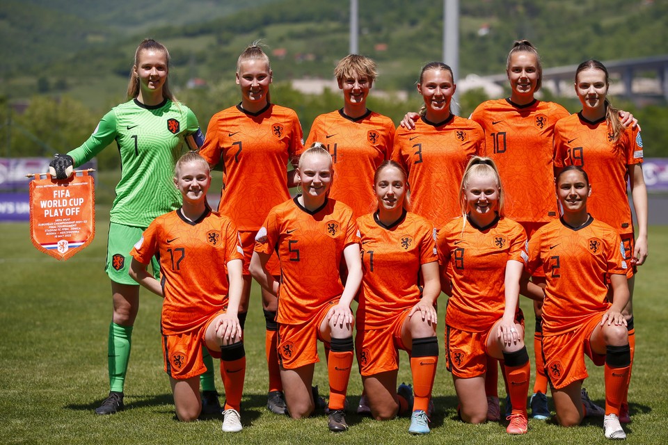 Het Nederlands jeugdteam vorig jaar, met links keepster Femke Liefting.