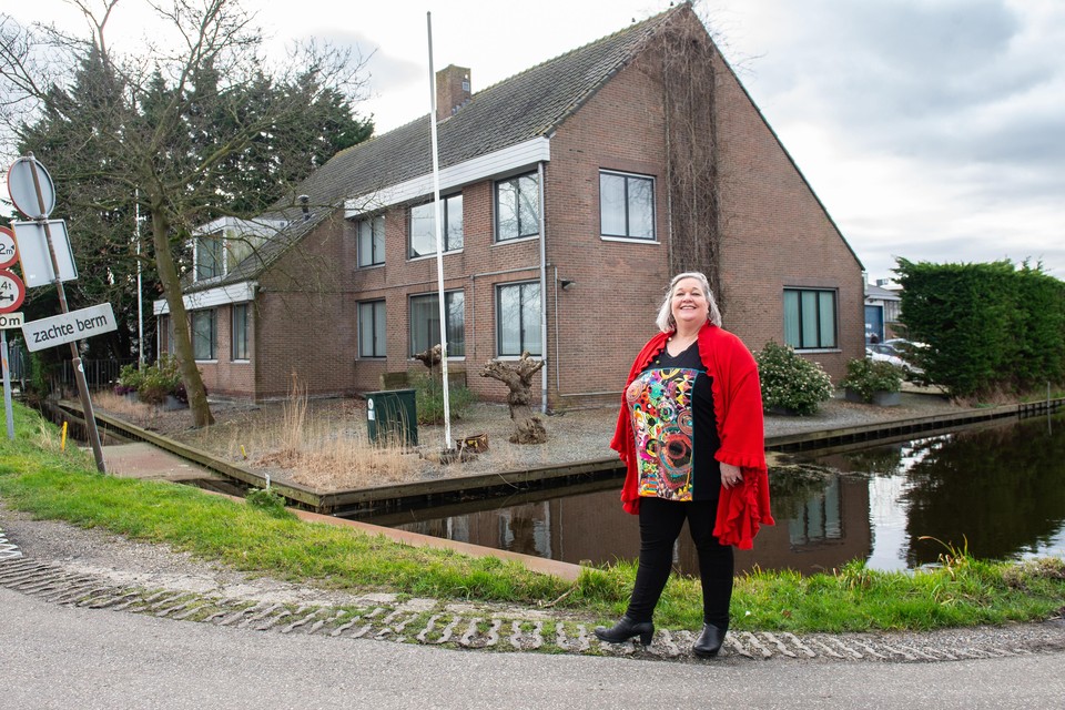 Zwaan van Dam bij het nieuw te gebruiken pand in Landsmeer.