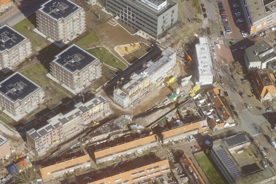 De nieuwbouw op het Lucentterrein in maart vorig jaar. Inmiddels zijn bijna alle 278 woningen opgeleverd, waaronder 42 ’grondgebonden’ koopwoningen.