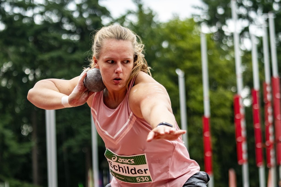 Atleet Jessica Schilder wordt Nederlands kampioen kogelstoten op de Nederlandse kampioenschappen Atletiek.