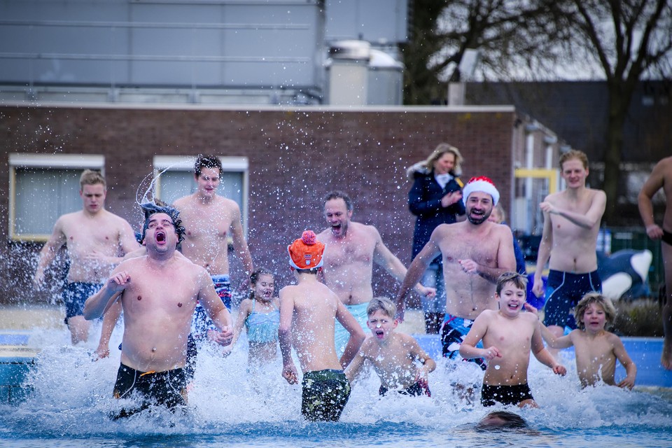 Nieuwjaarsduik in januari 2018 in zwembad Volendam.