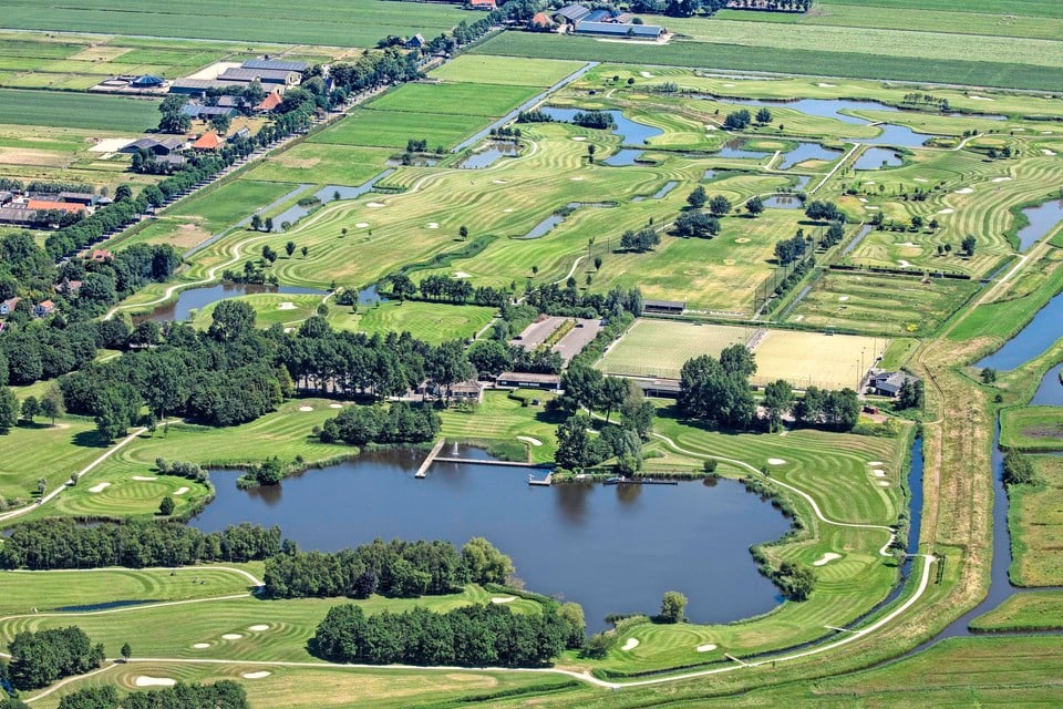 Luchtopname van de golfbaan van de Zaanse Golf Club in Wijdewormer. Boven de uitbreiding die in 2008 werd gerealiseerd.