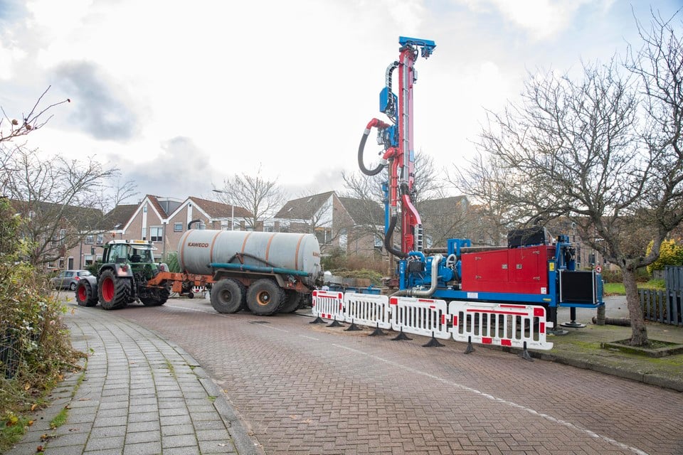 De put aan de Beatrixlaan is de laatste van zeven waterputten die deze maand op Texel werden geslagen.