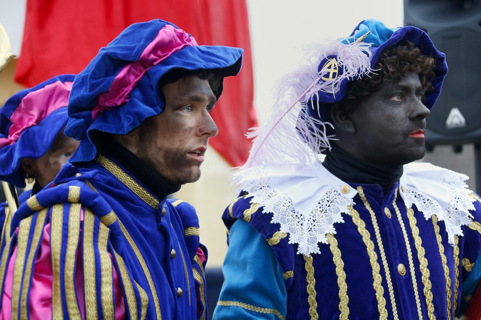 Roetveegpieten en Zwarte Pieten begeleiden Sinterklaas ook dit jaar tijdens de intocht op Wieringen.