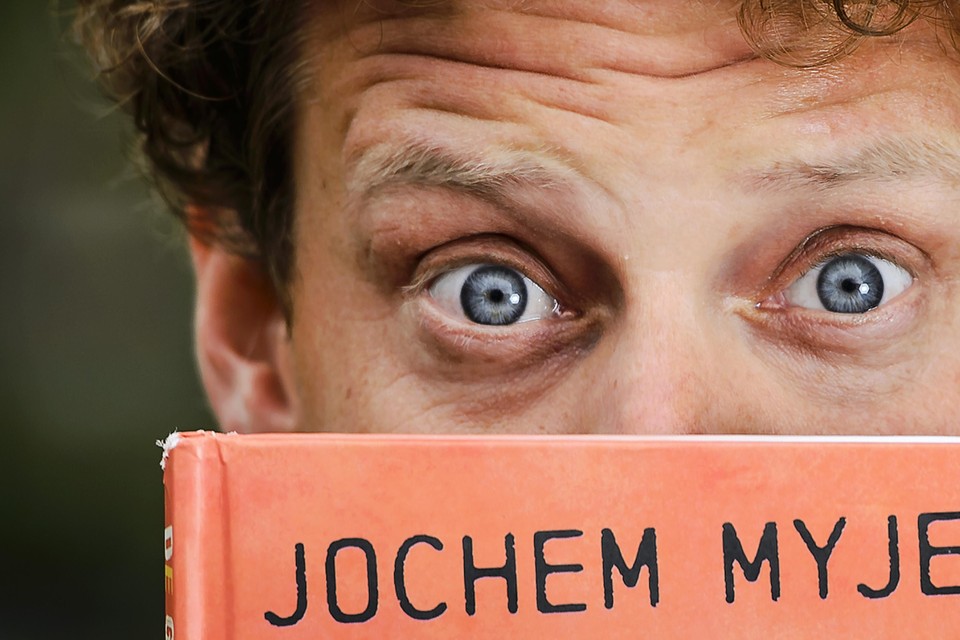 Jochem Myjer: ,,Als komiek zoek ik naar verbinding. Ik heb links en rechts in de zaal, jong en oud, homo en hetero.’’