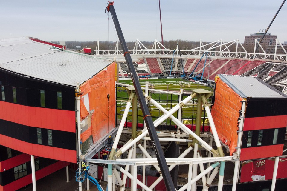 De herstelwerkzaamheden aan het AFAS Stadion waarvan het dak het in 2019 begaf.
