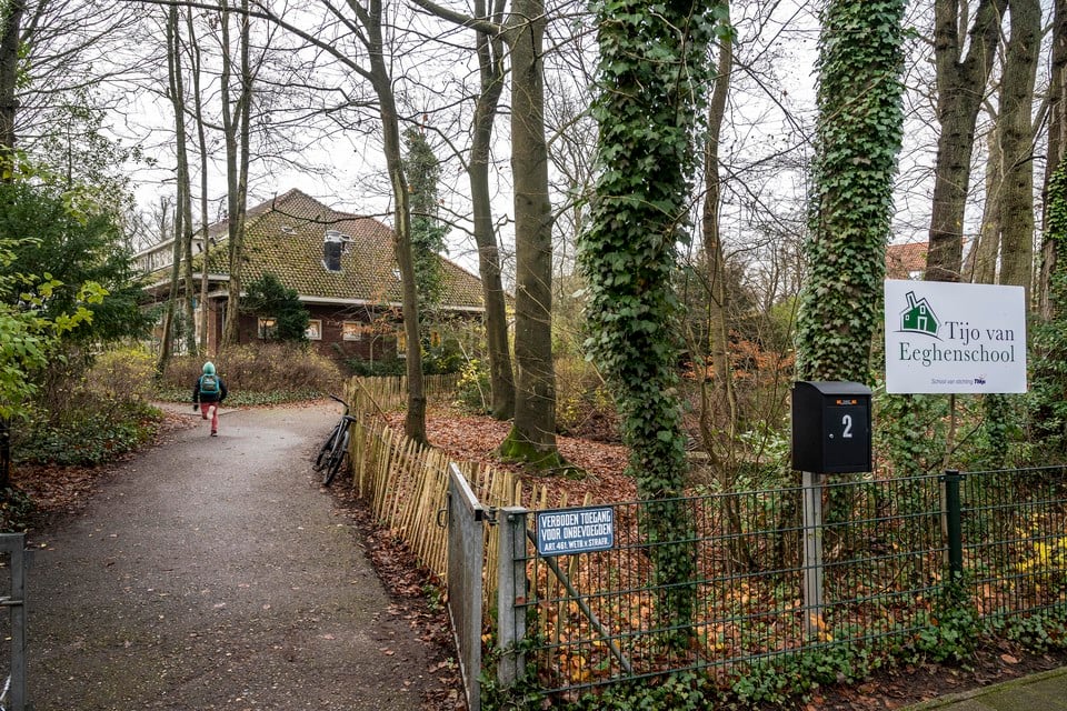 De Tijo van Eeghenschool in Aerdenhout ligt in het groen verscholen