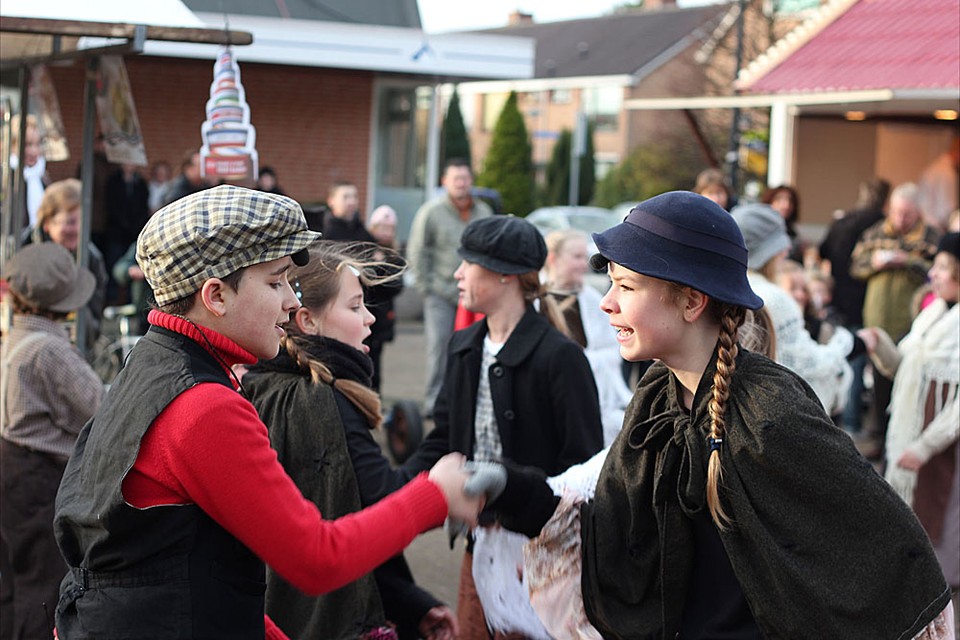 Optredens op kerstmarkt Heerhugowaard. Foto DNP.nu/Henk Bolink