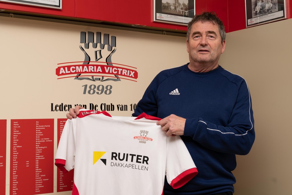 Purmerender Jos Karel stapt als hoofdtrainer over van Vrone naar Alcmaria Victrix.