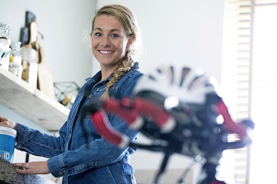 De van oorsprong Helderse triatlete Tanya ten Velden wil na de finish in Zürich maar één ding horen: ’Tanya, you are an Ironman’.