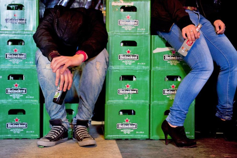 Ver heen, tussen de kratjes bier: gemeenten proberen het alcohol(mis)bruik in West-Friesland tegen te gaan.