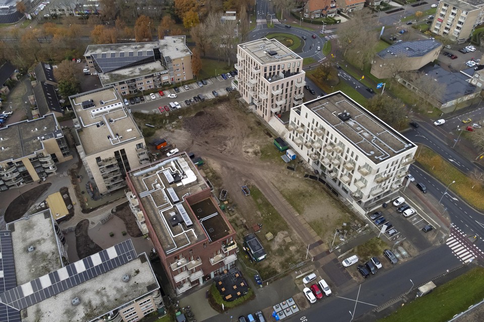 Dudok Wonen op het, vanaf de Van Ghentlaan bereikbare, binnenterrein een blok met 108 appartementen bouwen.