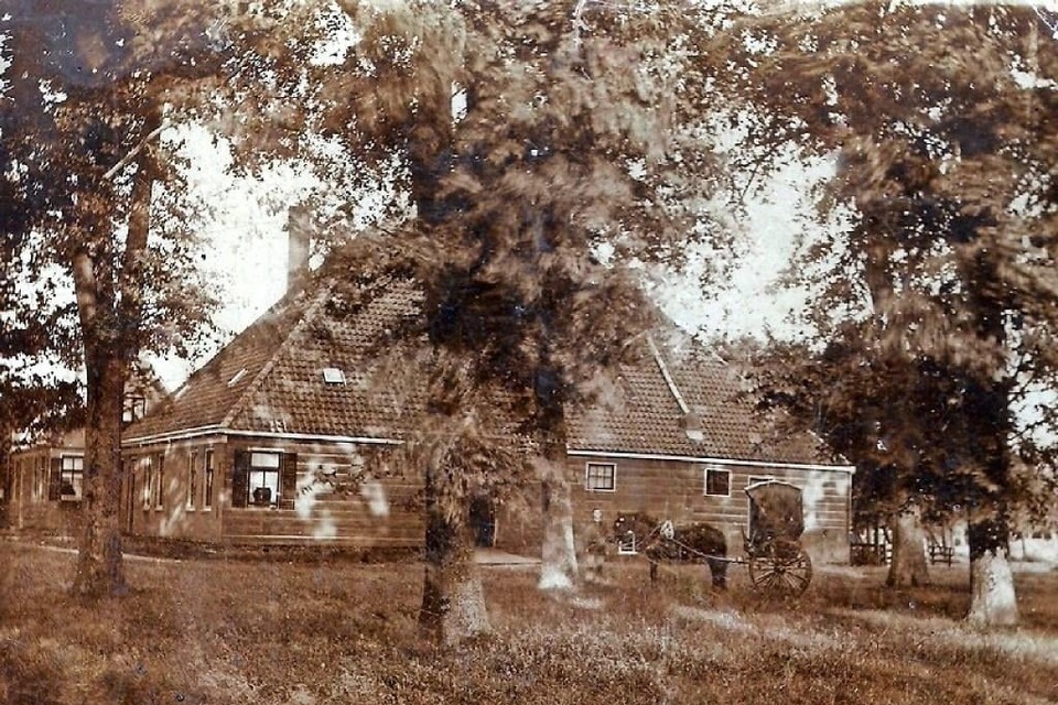 Dorpsstraat 378, de boerderij van de familie Schoenmaker, omstreeks 1900.