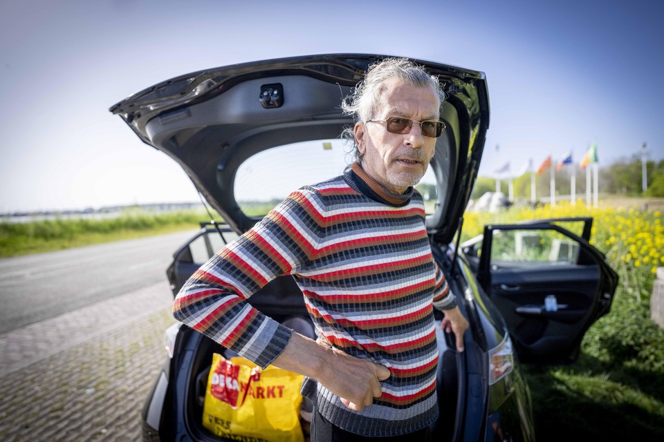 Anthon Pot sliep ruim twee maanden in zijn auto op een parkeerplaats in Den Oever.