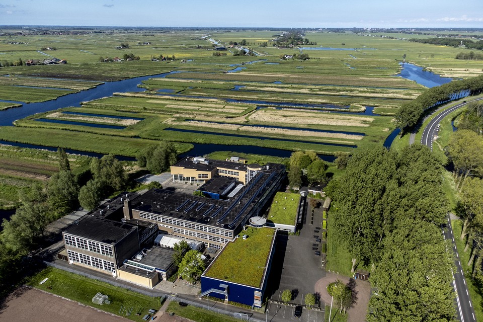 Het St. Michaël College aan de Leeghwaterweg in Zaandam bestaat 65 jaar en dat wordt op 10 en 11 juni gevierd.