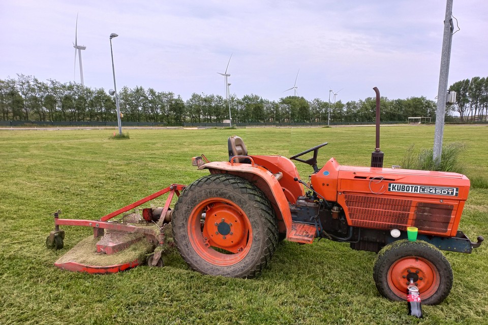 Kynologen Club Amsterdam kan binnenkort weer beschikken over hun tractor met maaibed.