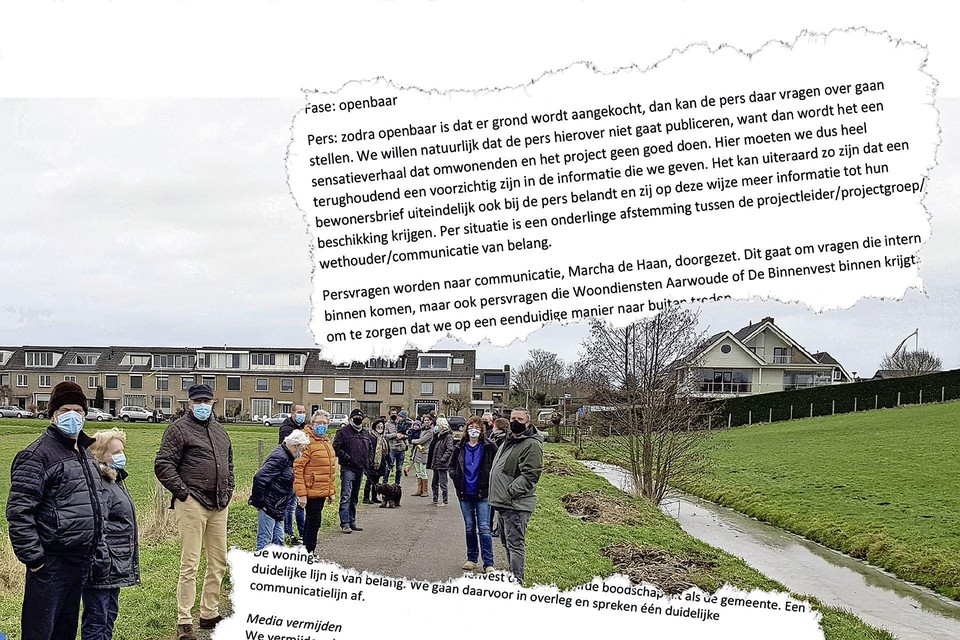 Omwonenden op de plek waar de ’skaeve huse’ in Rijnsaterwoude gedacht zijn. Inzet: fragment uit het communicatieplan.