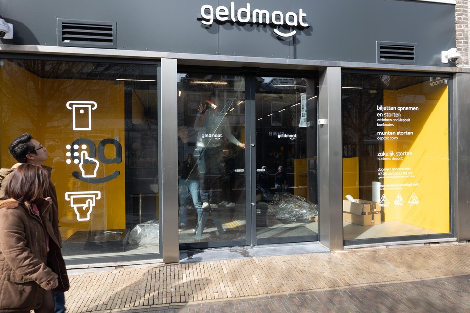 Geldmaatwinkel aan Gedempte Gracht in Zaandam.