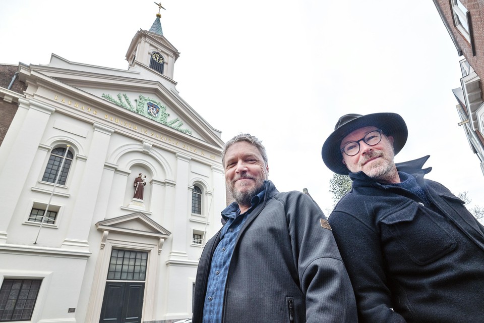 Fjodor Buis (rechts) en Hans Vissers organiseren het bijna laatste concert in de Groenmarktkerk.
