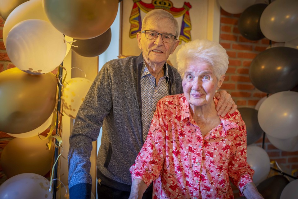Klaas en Nel van Leeuwen zijn zeventig jaar getrouwd.