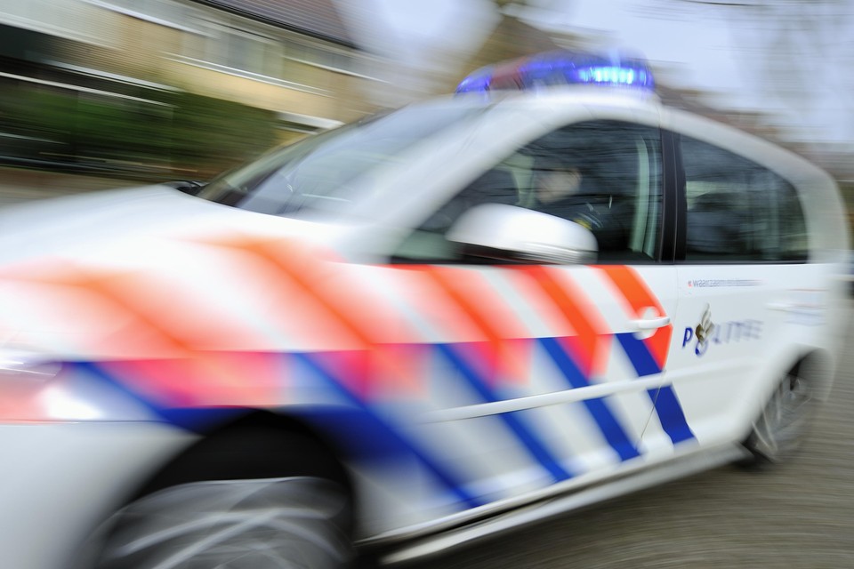 Behalve een ambulance rukte ook de politie uit naar de Stoompoort.