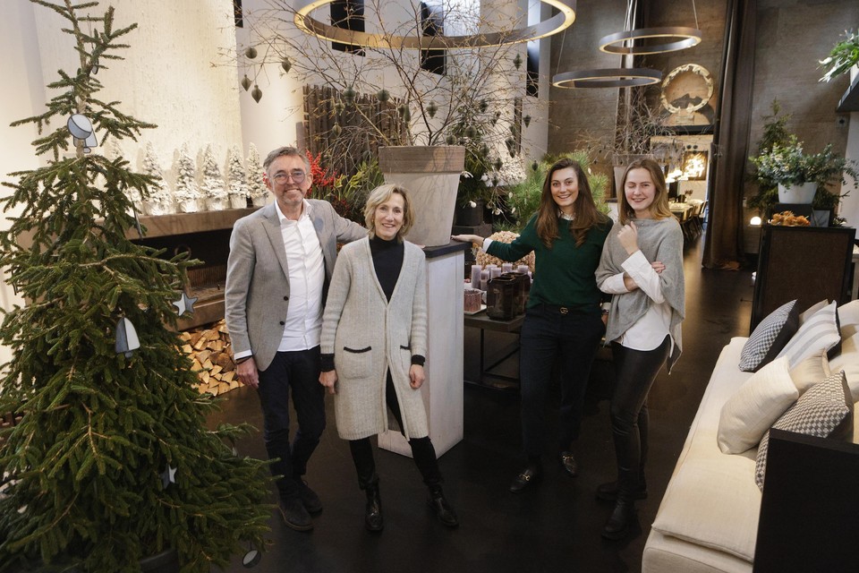 De familie Wolterick opent een Christmas pop-up winkel (vlnr): Marcel, Anja, Maartje en Aafke.