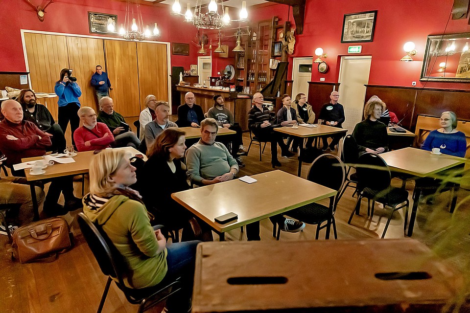 De bijeenkomst van Hollandse Luchten in Café De Zon.