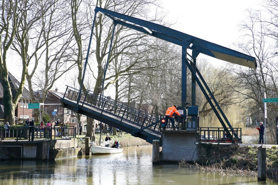 De komende twee jaar gaat de Amsterdamse Poortbrug vaker open, is de bedoeling.