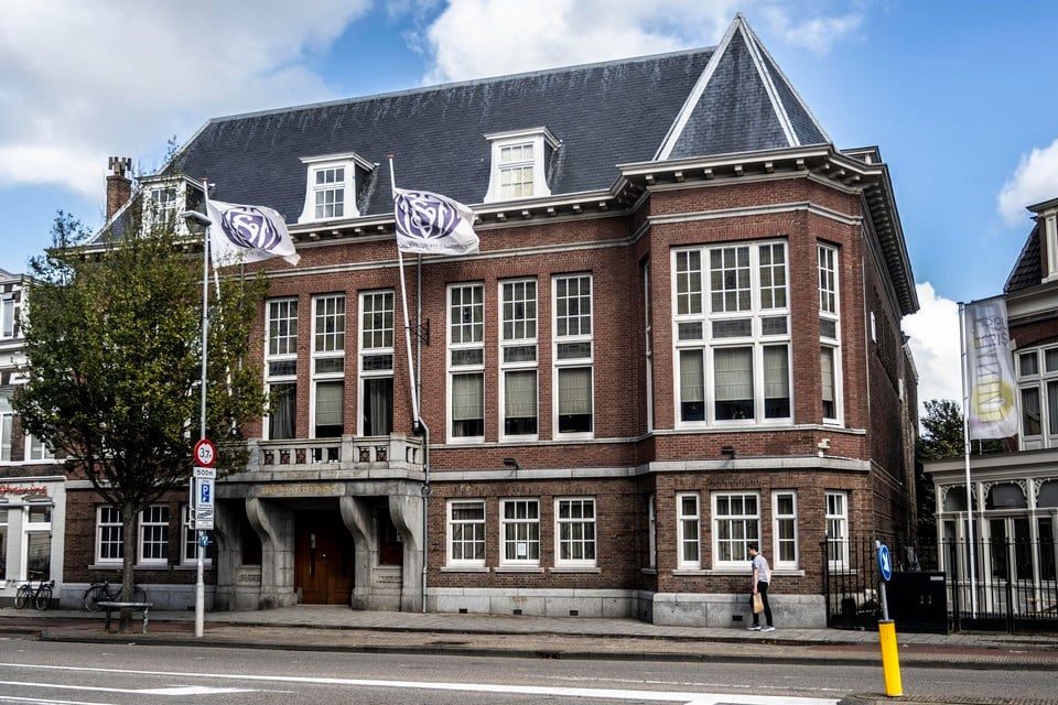 Het gebouw van Sociëteit Vereeniging aan de Zijlweg in Haarlem.