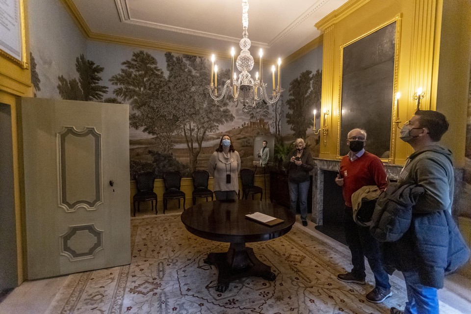 De eerste bezoekers zijn enthousiast over Pieter Teylers Huis.