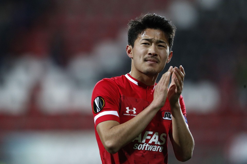 Yukinari Sugawara, die een contract tot 2025 tekende bij AZ, speelde maandagavond een uur als centrale verdediger bij Jong AZ.