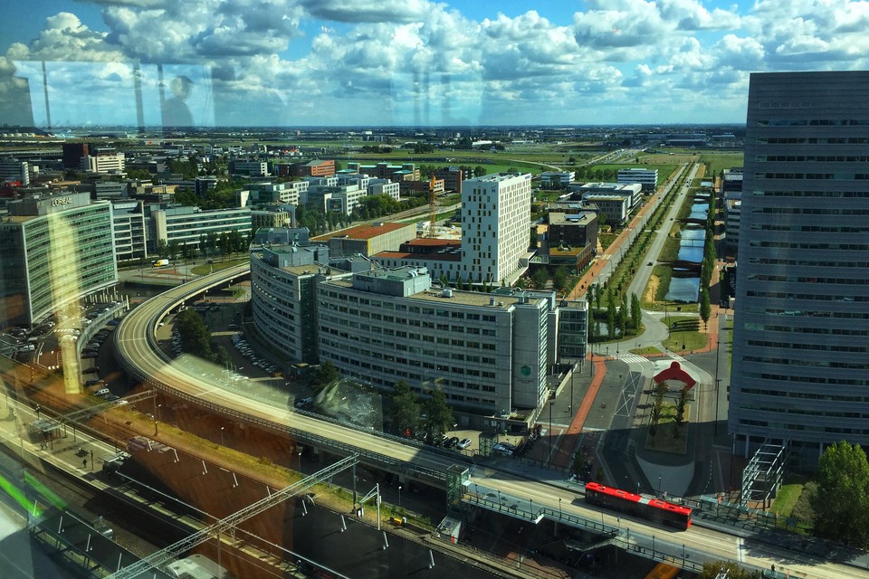 In het stationsgebied in Hoofddorp moet woningbouw mogelijk worden.