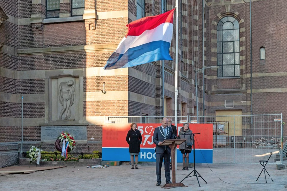 De ingetogen herdenking in Hoorn in 2020, toen publiek deze door corona niet mocht bijwonen.