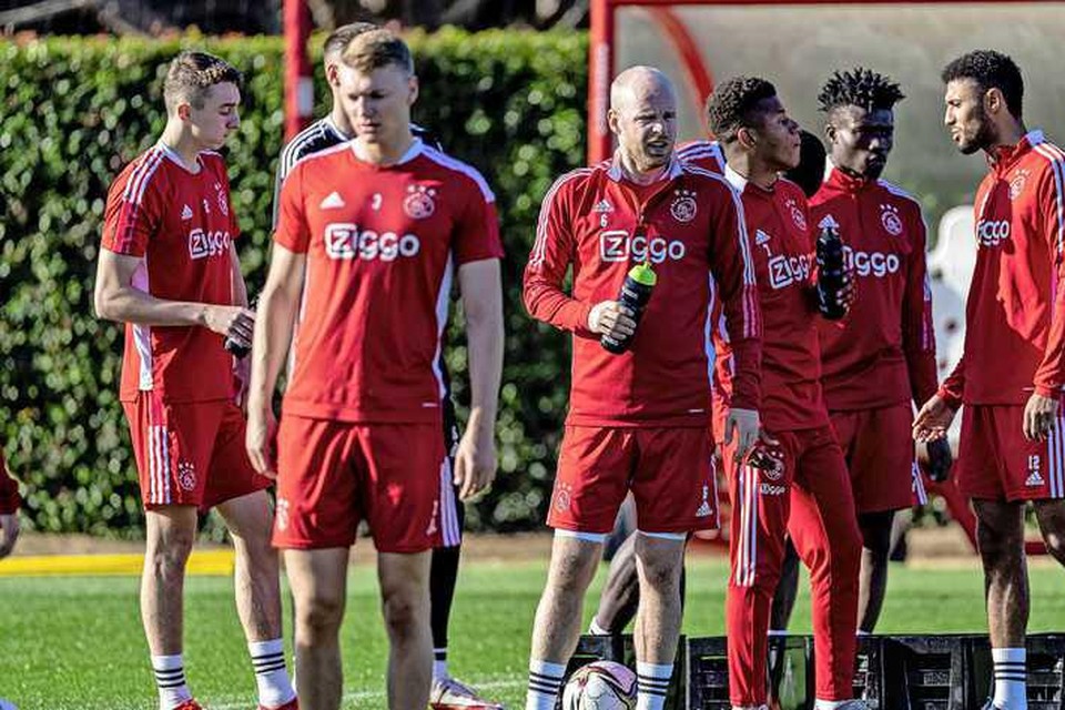 De spelers van Ajax verbleven maar kort in de Algarve.