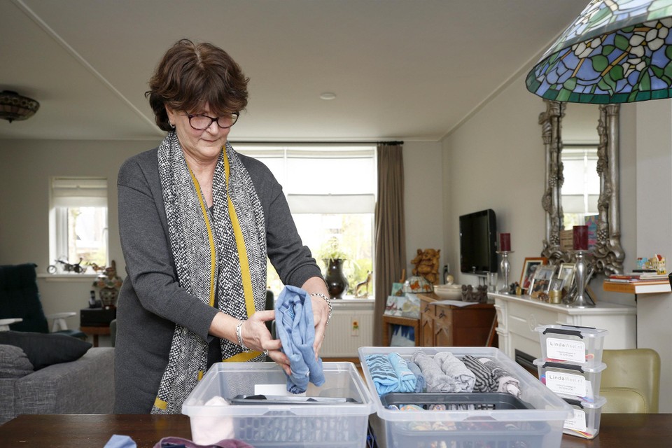 Bij Linda Weel thuis vind je geen rommellaatjes. Tijdens haar workshops leert ze anderen hoe ze bijvoorbeeld hun kast ook efficiënt kunnen inrichten.