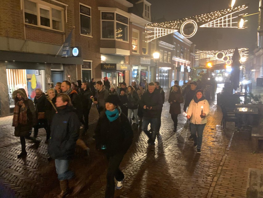 De demonstranten liepen door het centrum van Hoorn.
