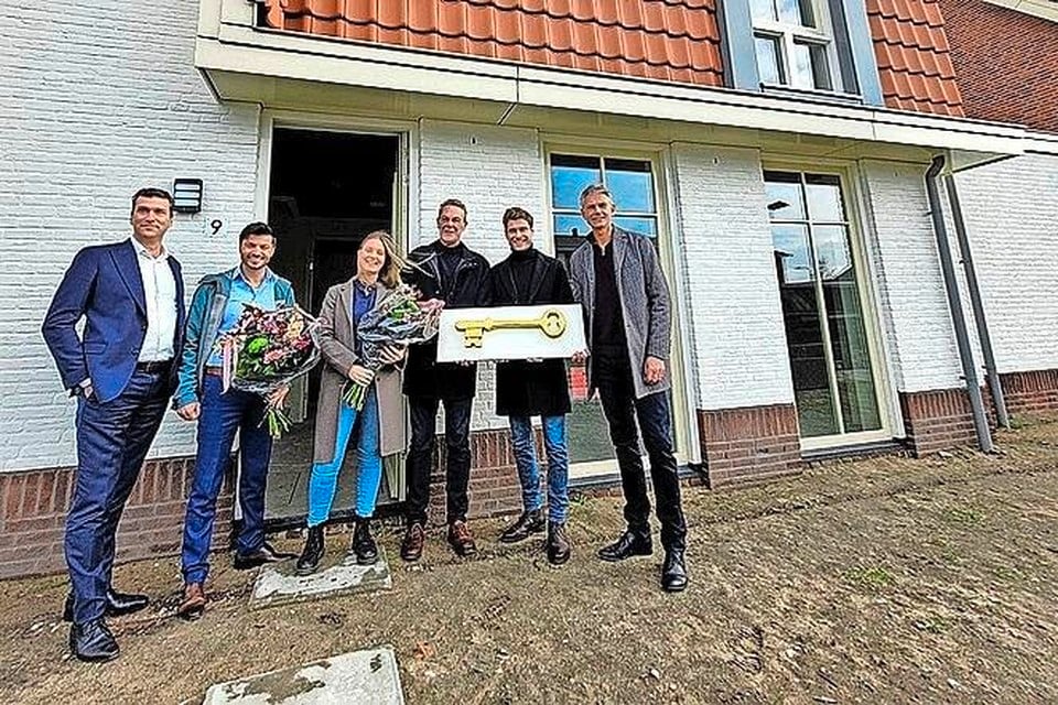 levering Bourgeon over Feestje in Hillegomse Vossepolder: eerste bewoners krijgen sleutel van huis  dat er twee jaar geleden niet leek te komen | Noordhollandsdagblad