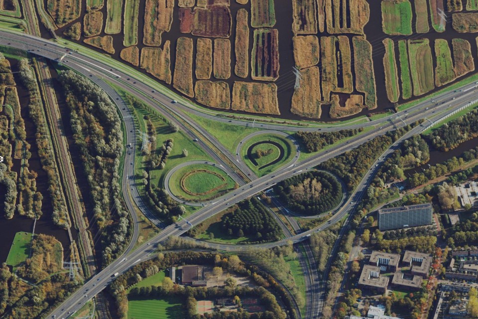 Als het aan Rijkswaterstaat ligt, maakt de slinger van de A7 naar de A8 plaats voor een veiliger aansluiting.