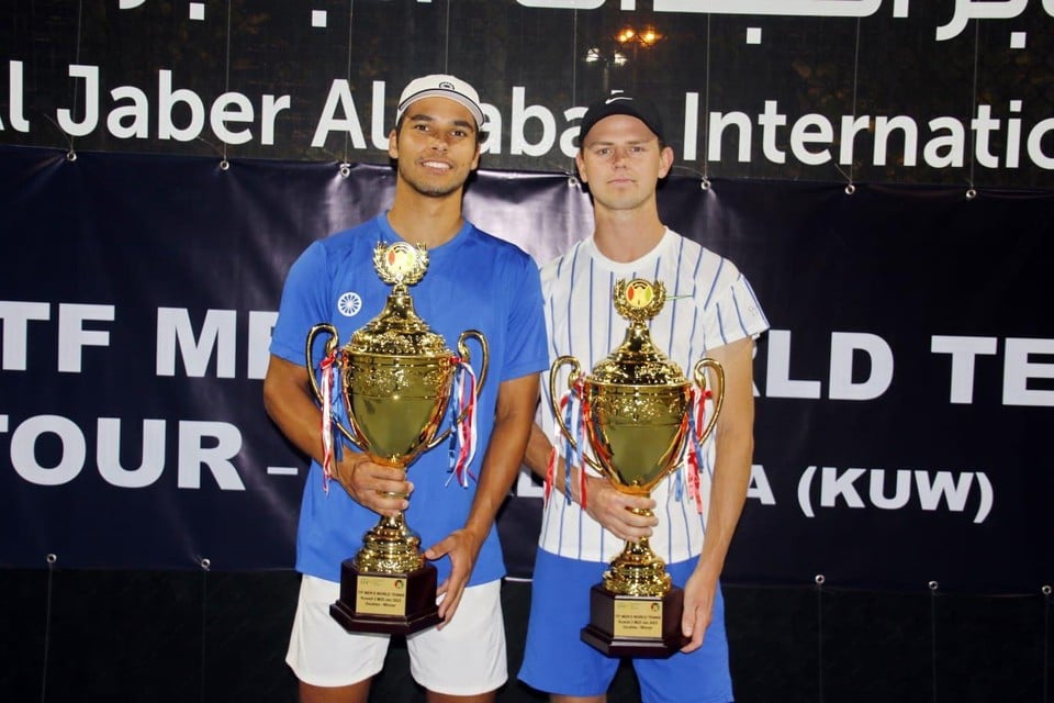 Sidane Pontjodikromo en Dax Donders na toernooiwinst in Koeweit.