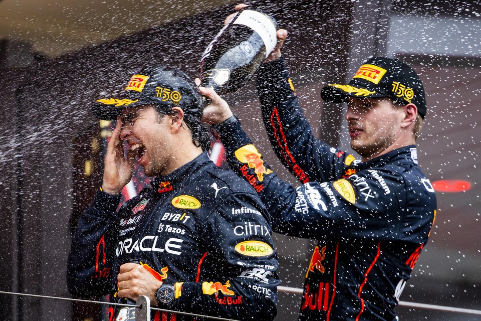 Max Verstappen en Sergio Pérez in Monaco.