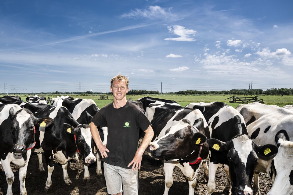 Boer Jelle Vink, melkveehouder in Spaarnwoude.