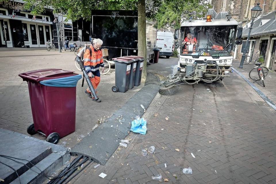 Spaarnelanden heeft de zee van plastic en peuken bijna weggewerkt op de Oude Groenmarkt.