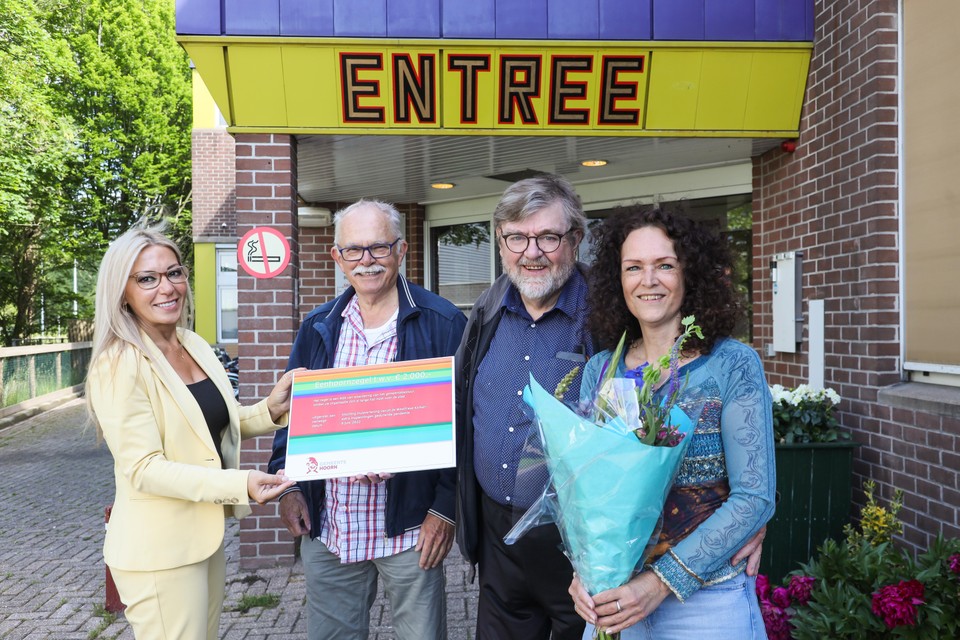 Stichting Hulpverlening vanuit Westfriese Kerken ontvangt een Eenhoornzegel.