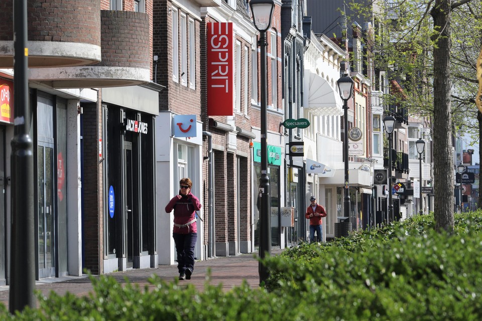 Esprit maakt plaats voor 'publiekstrekker' uit modeland meer veranderingen op de Beverwijkse Breestraat | Noordhollandsdagblad